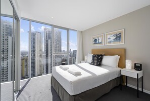 2 bedrooms, iron/ironing board, Internet, bed sheets