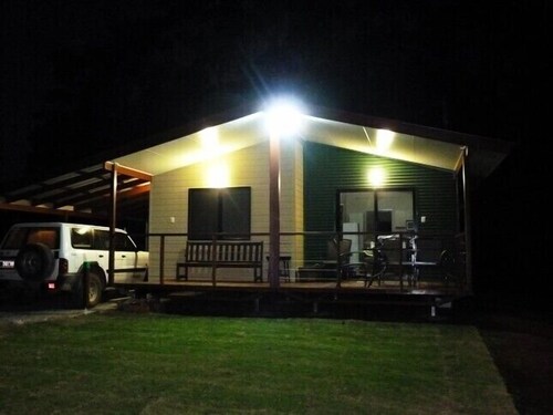 Bellthorpe Stays- Bowerbird Cabin: nature-based accommodation. Pooches permitted