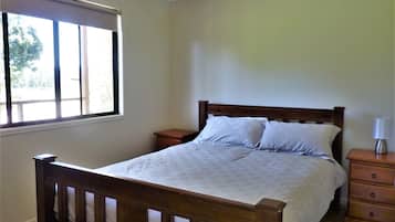 3 habitaciones, insonorización y tabla de planchar con plancha
