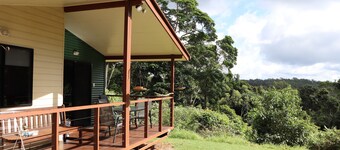 Bellthorpe Stays- Bowerbird Cabin: nature-based accommodation. Pooches permitted