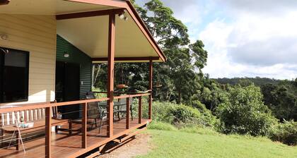 Bellthorpe Stays- Bowerbird Cabin: nature-based accommodation. Pooches permitted