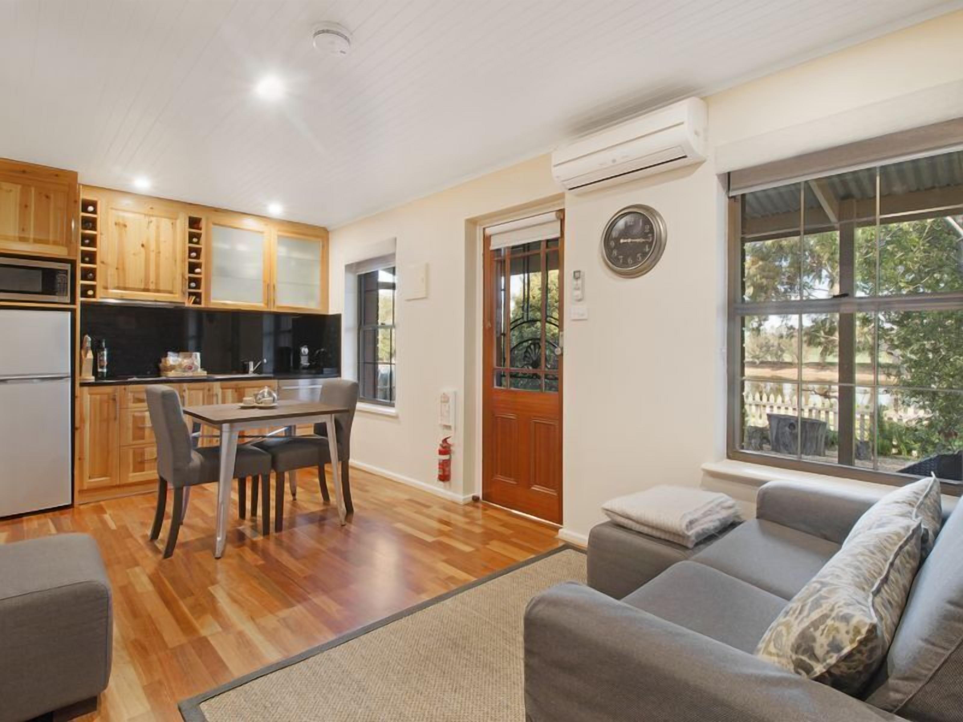 Stonewell Cottages and Vineyards — image 21