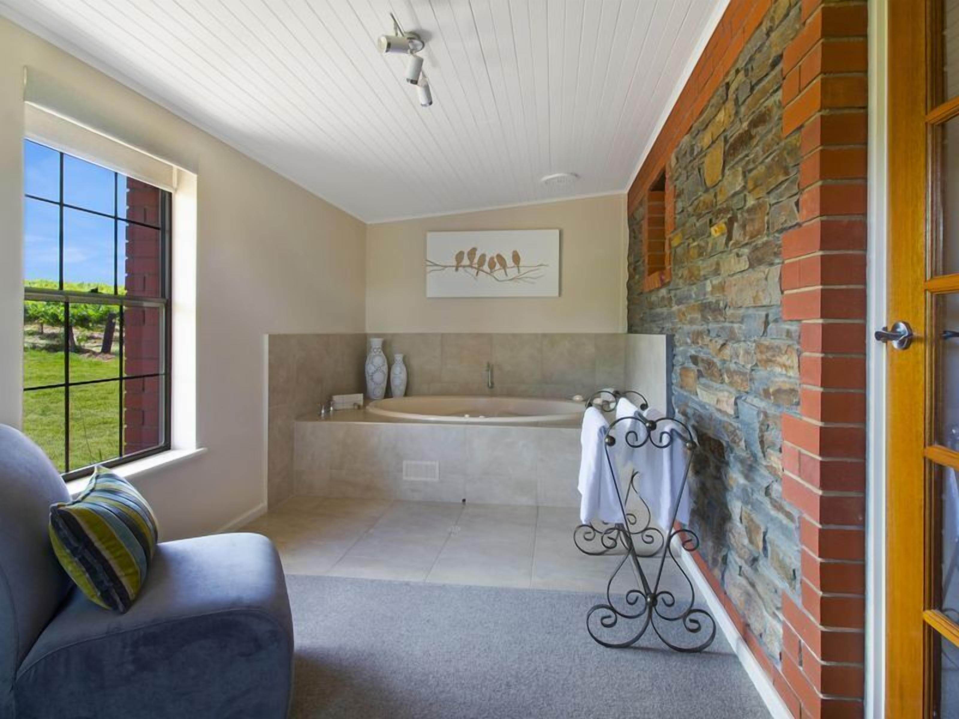 Stonewell Cottages and Vineyards — image 18