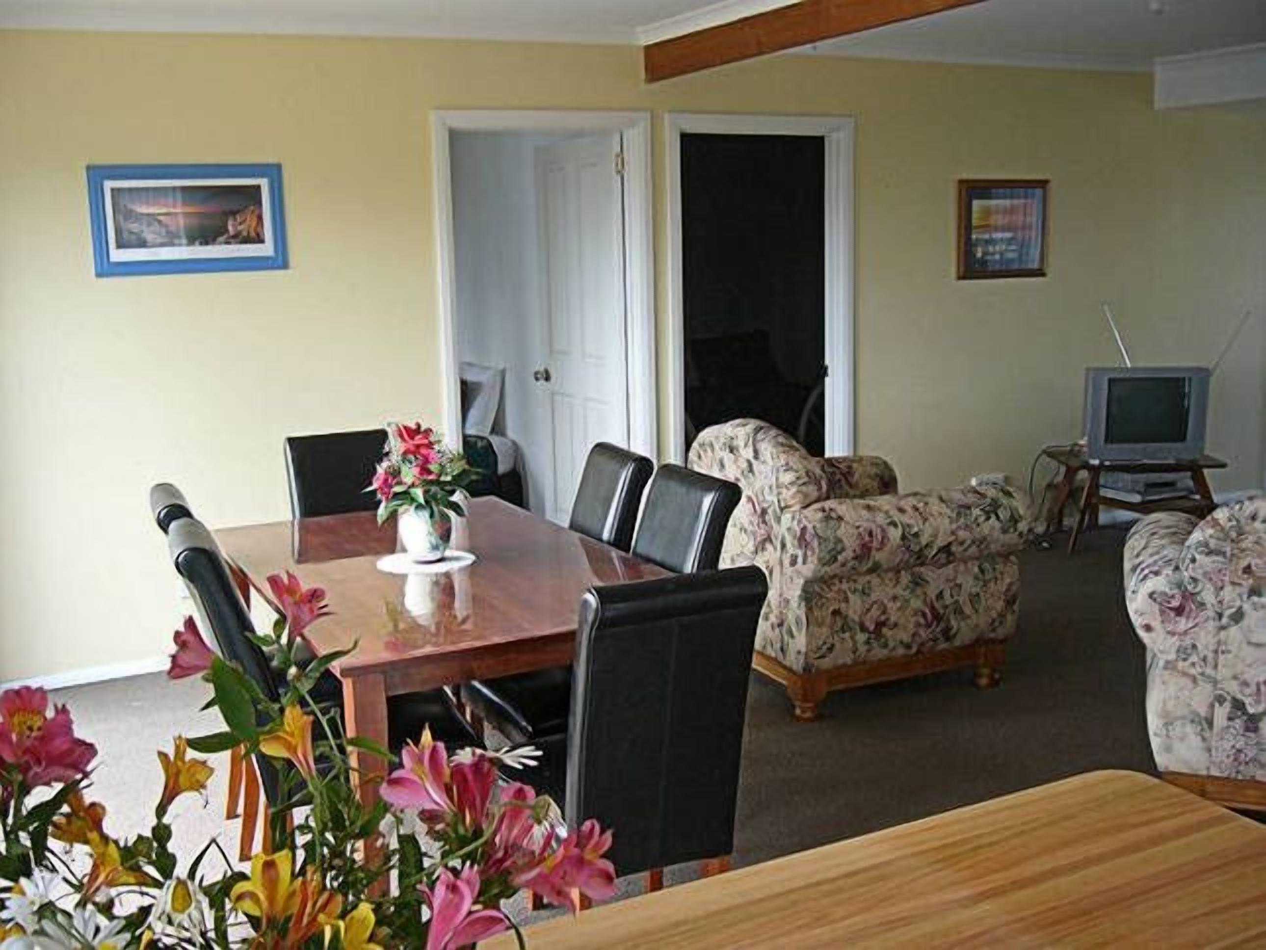 Sommers Bay Beach House — image 2