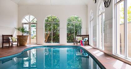 Courthouse Merindah - Villa in Town Centre