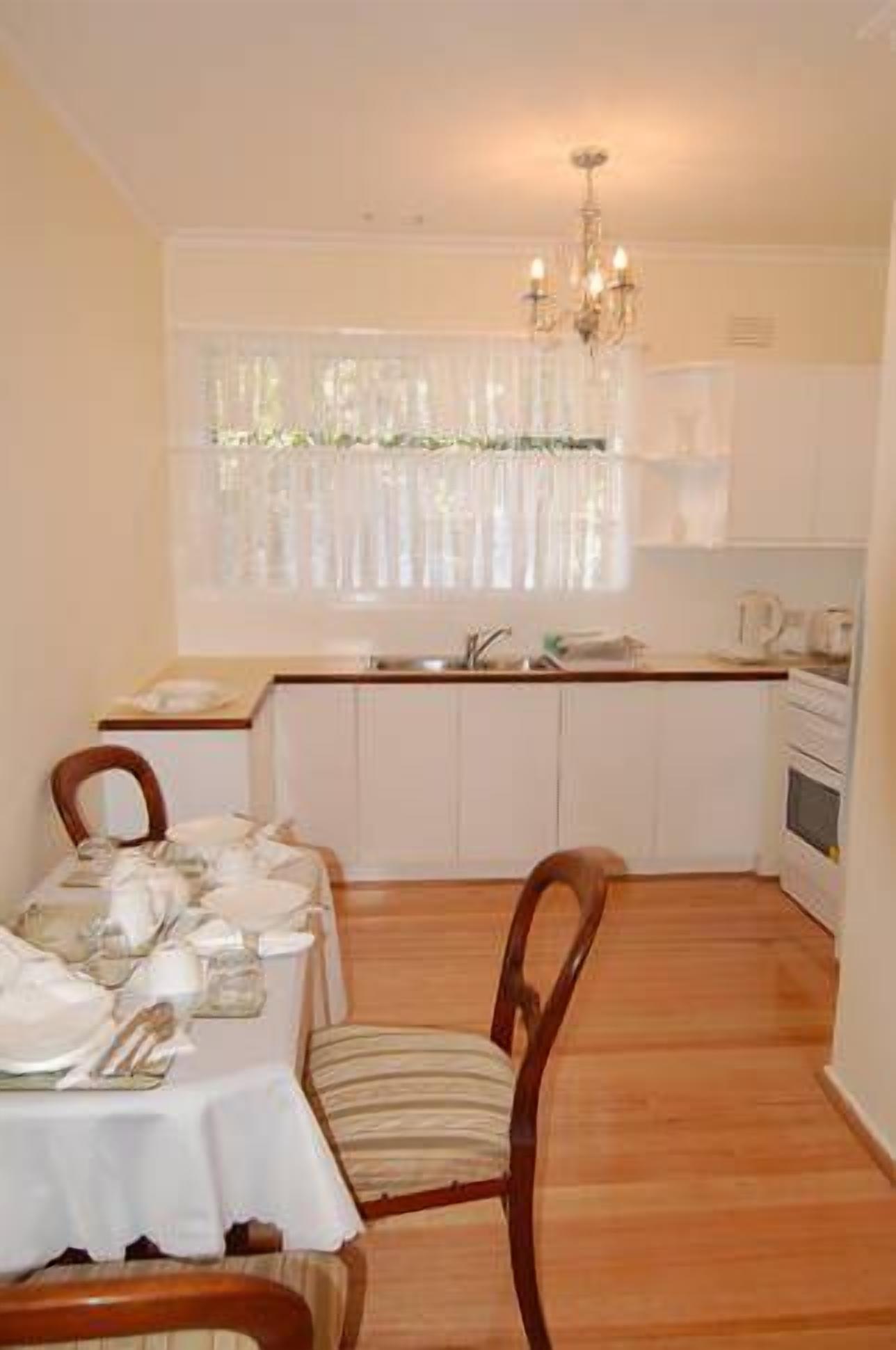 Blackburn Holiday Apartment 5 — image 5