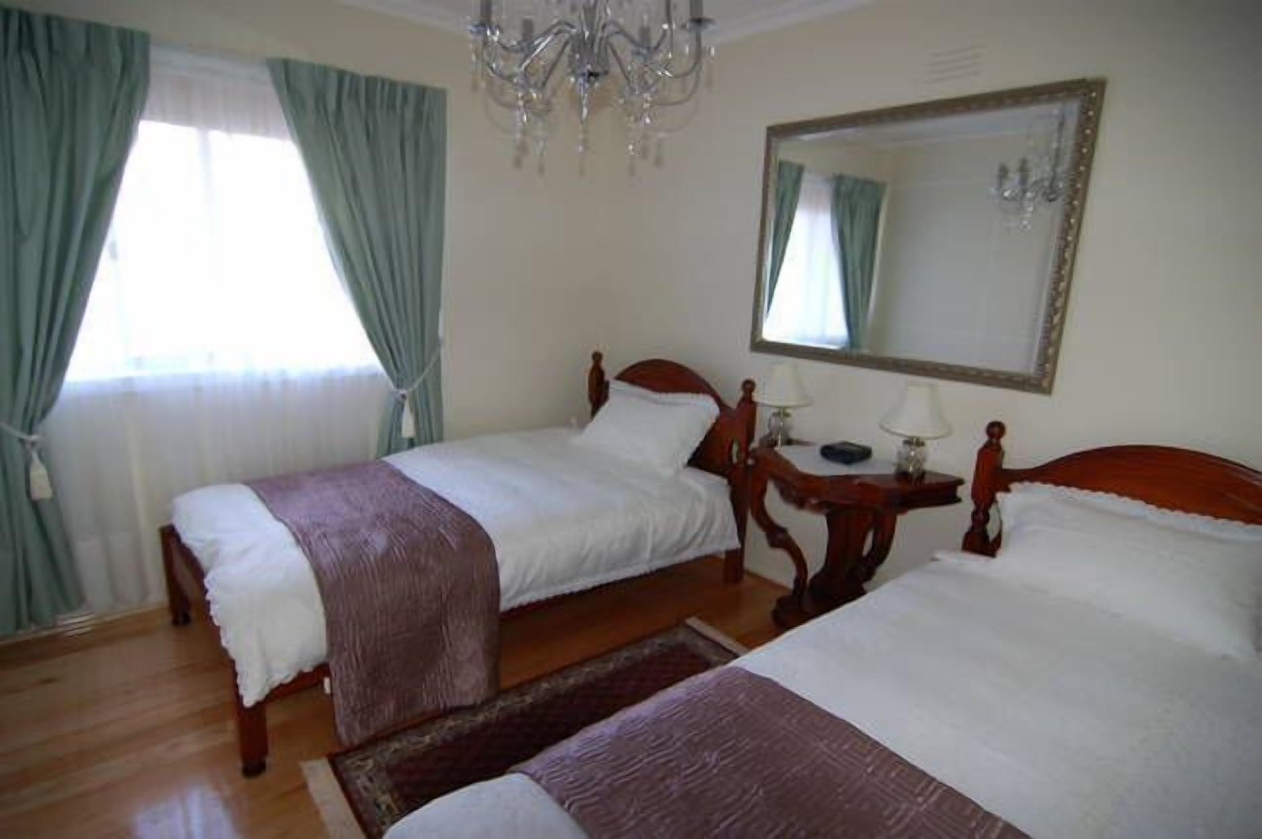 Blackburn Holiday Apartment 5 — image 4