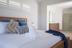 5 bedrooms, free WiFi, bed sheets