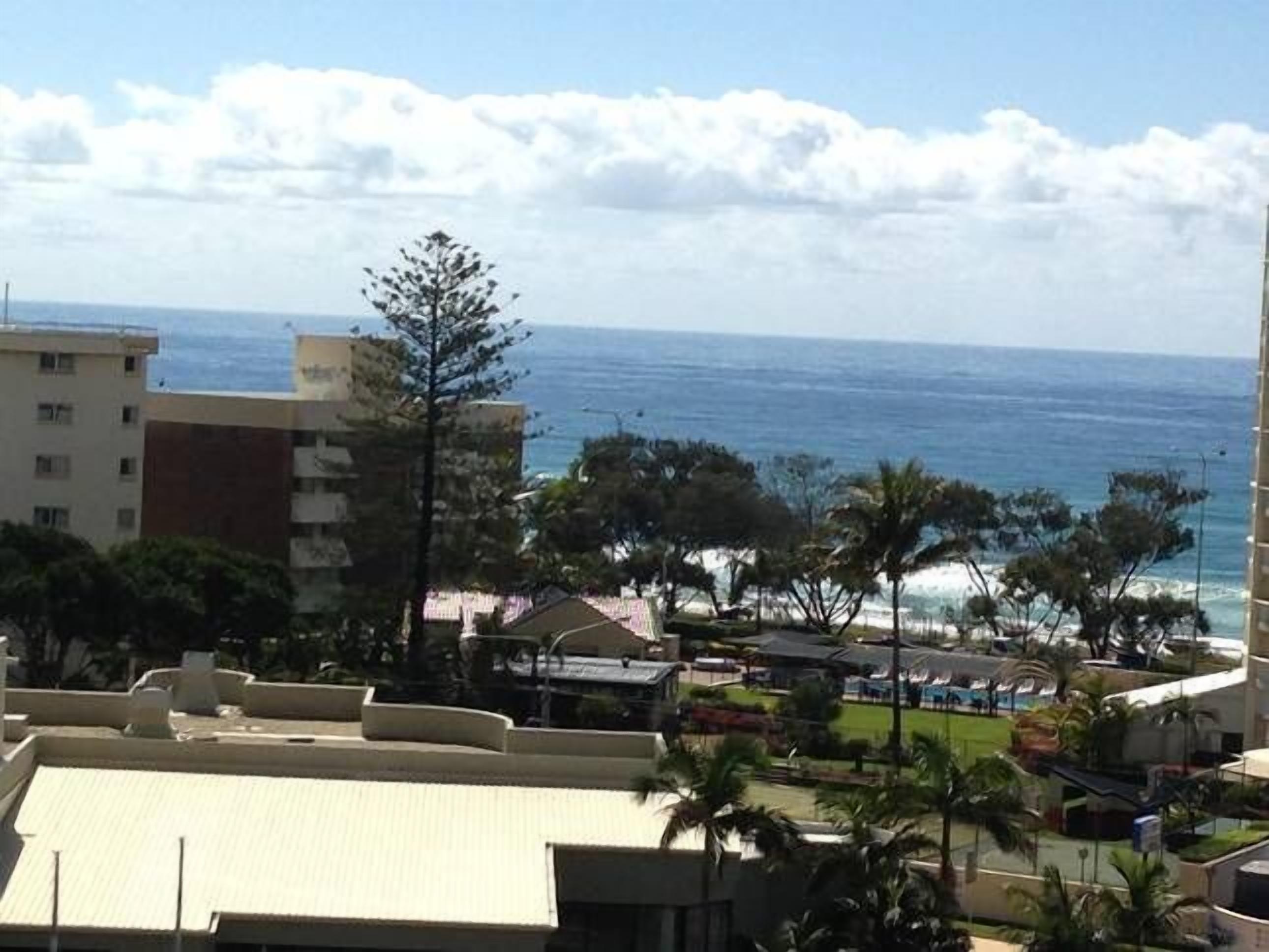 Crown Towers Resort Apartment in Surfers Paradise Very Quiet on North Side — image 10