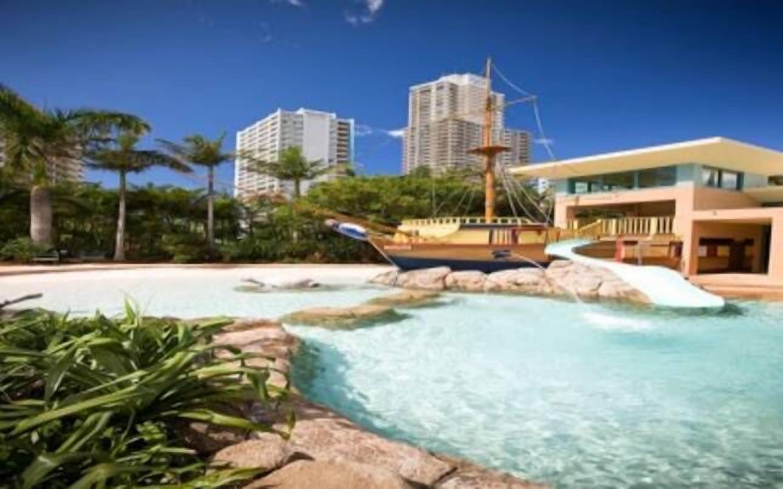 Crown Towers Resort Apartment in Surfers Paradise Very Quiet on North Side — image 3