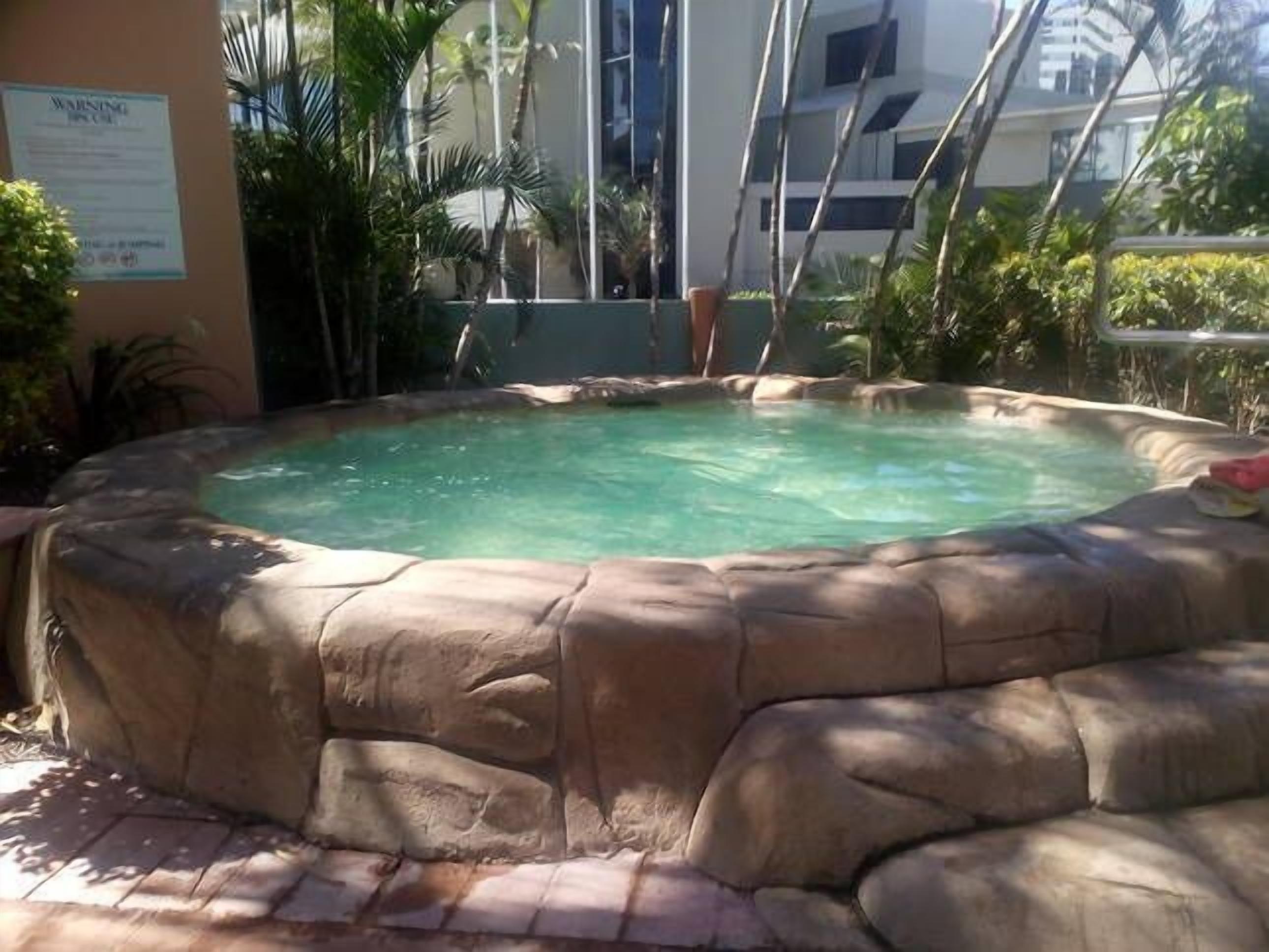 Crown Towers Resort Apartment in Surfers Paradise Very Quiet on North Side — image 6
