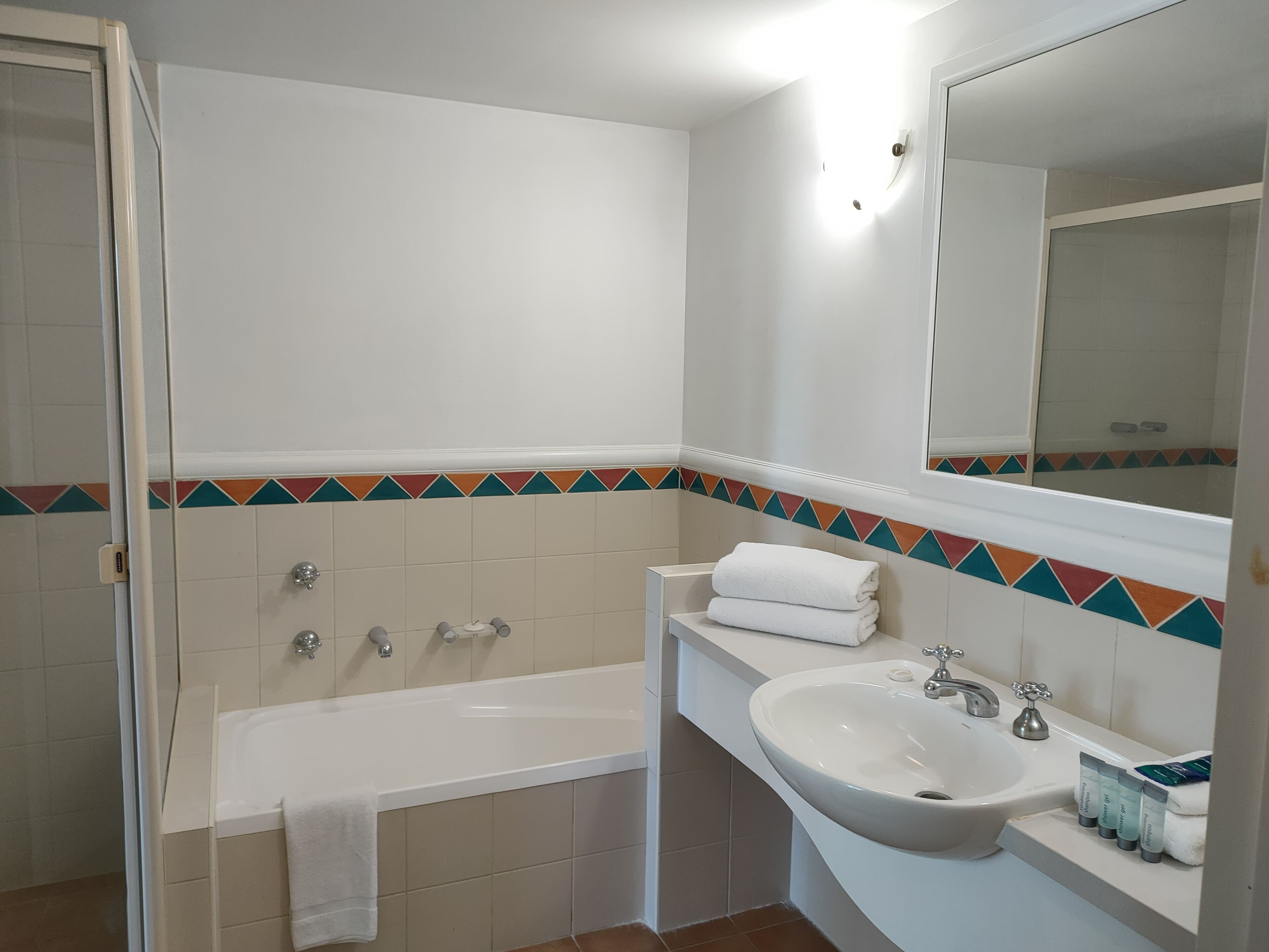 Crown Towers Resort Apartment in Surfers Paradise Very Quiet on North Side — image 19
