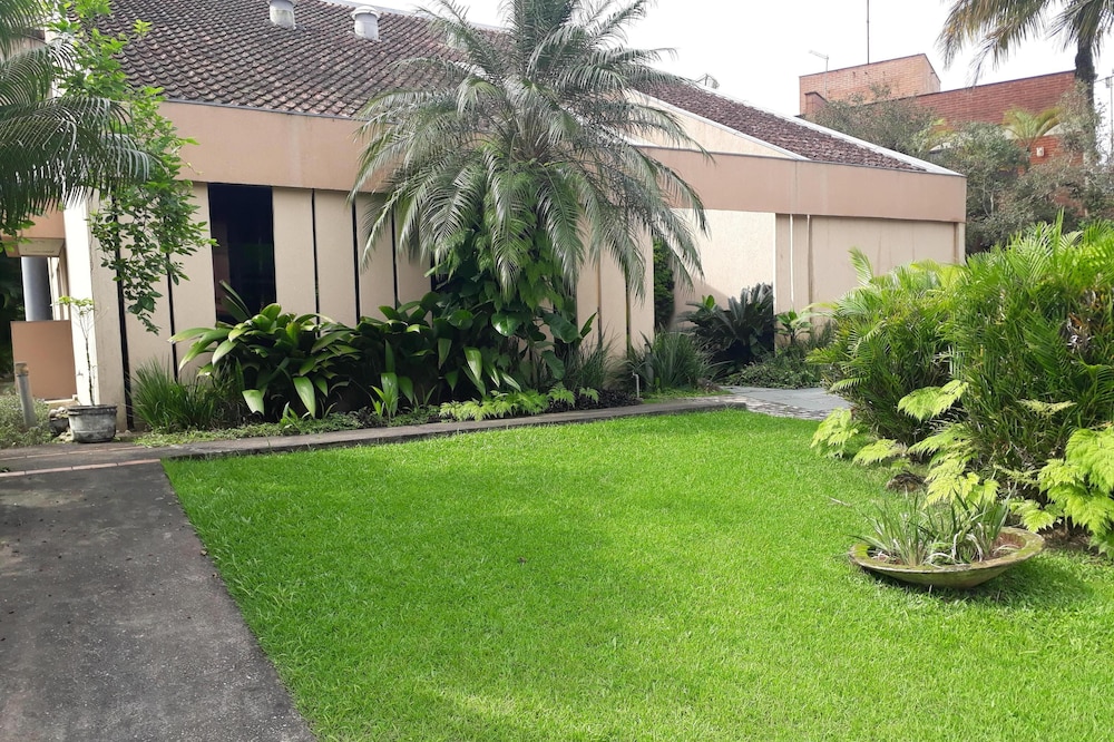 WONDERFUL HOUSE IN ENSEADA-GUARUJÁ IN A CLOSED CONDOMINIUM WITH ALL SECURITY