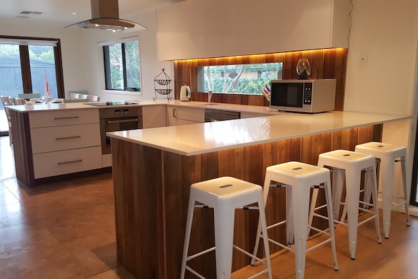 Breakfast Bench with 5 stools
