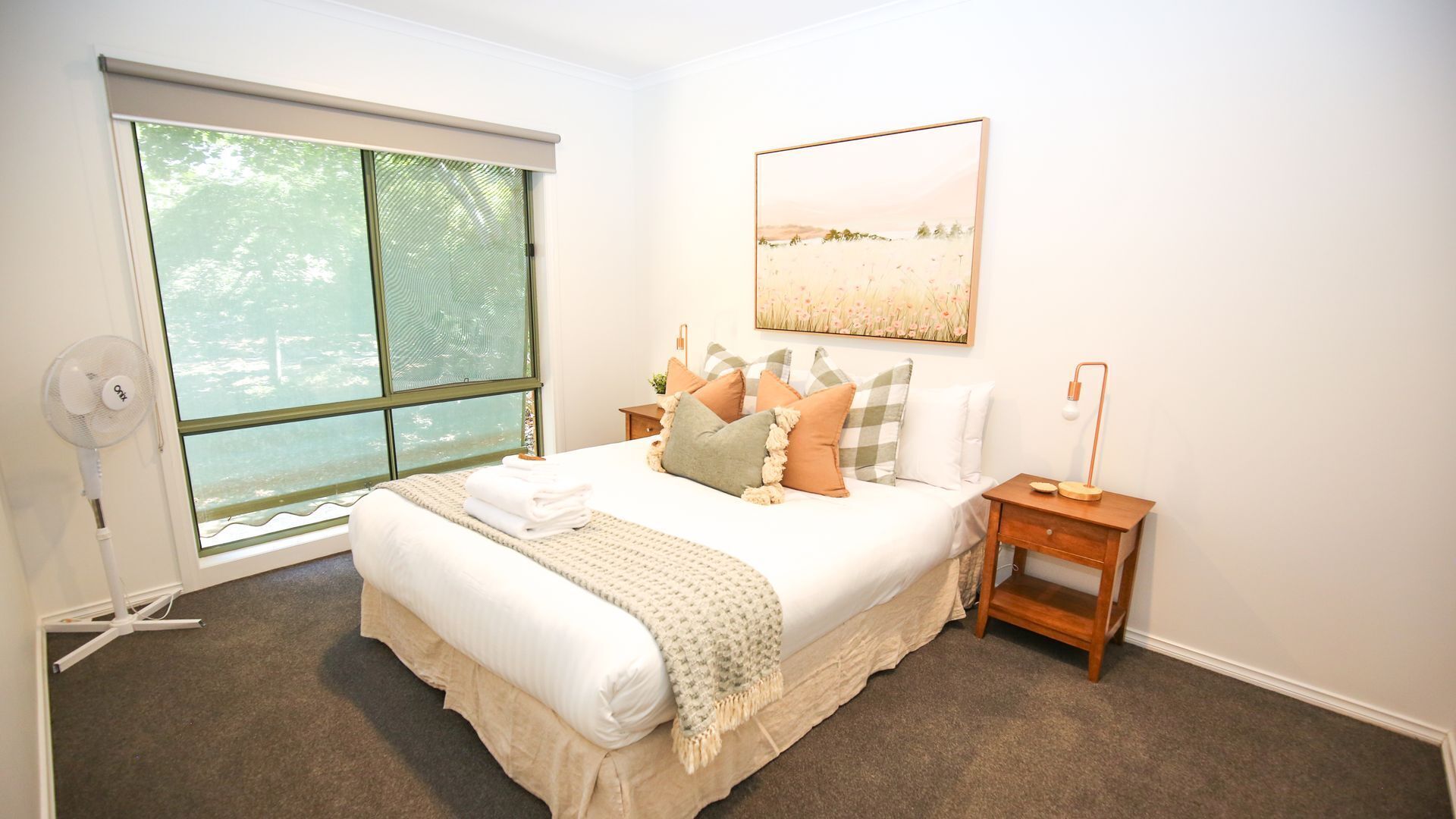 5 bedrooms, desk, WiFi (free), bed sheets