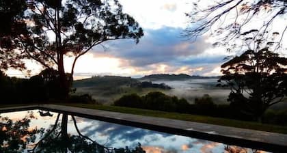 "Riverbend Homestead" BYRON Hinterland Retreat