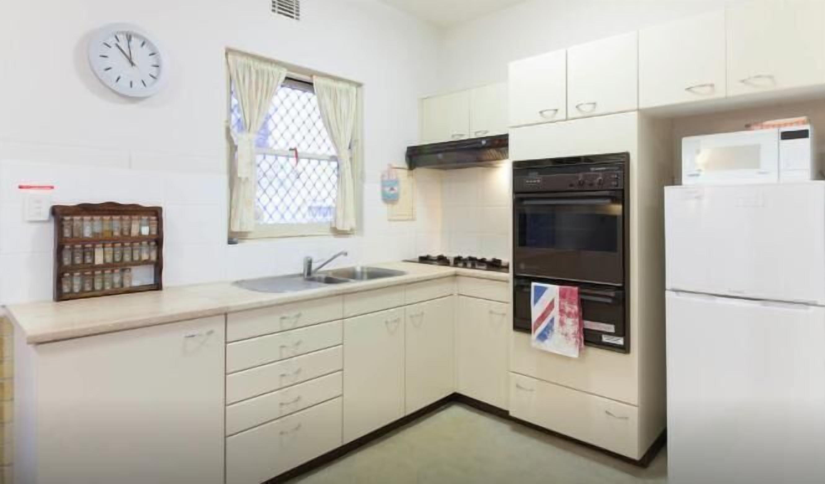 B3 Crawley/Nedlands Apartment 1 BRM + Sleepout - 2min walk to UWA — image 19