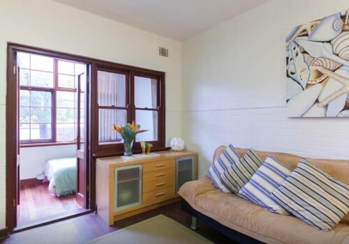 B3 Crawley/Nedlands Apartment 1 BRM + Sleepout - 2min walk to UWA
