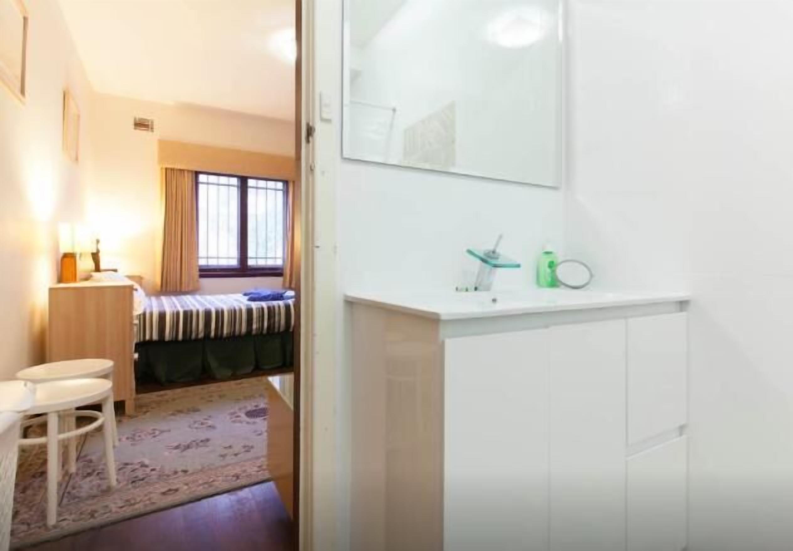 B3 Crawley/Nedlands Apartment 1 BRM + Sleepout - 2min walk to UWA — image 24