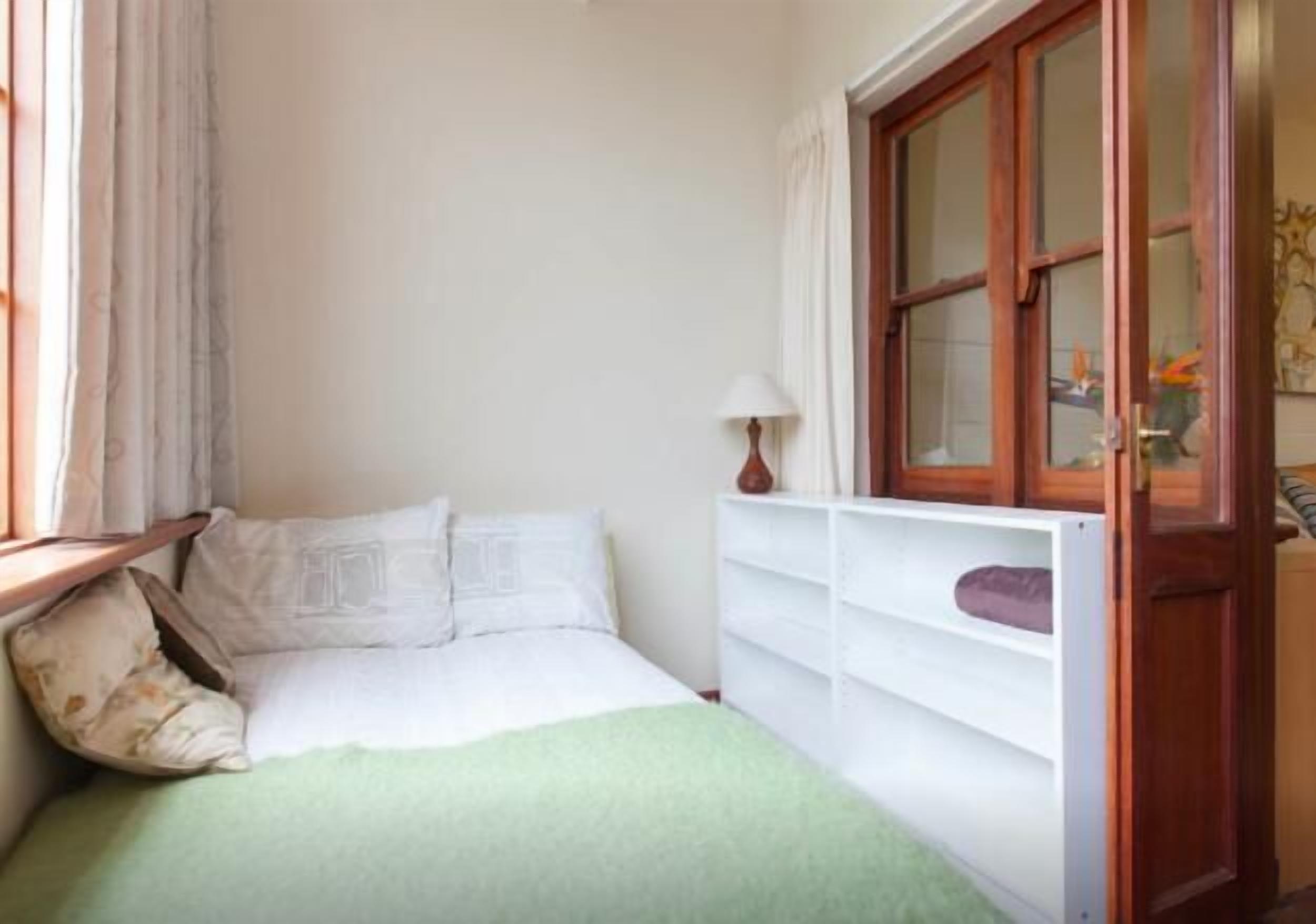 B3 Crawley/Nedlands Apartment 1 BRM + Sleepout - 2min walk to UWA