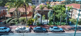 B3 Crawley/Nedlands Apartment 1 BRM + Sleepout - 2min walk to UWA