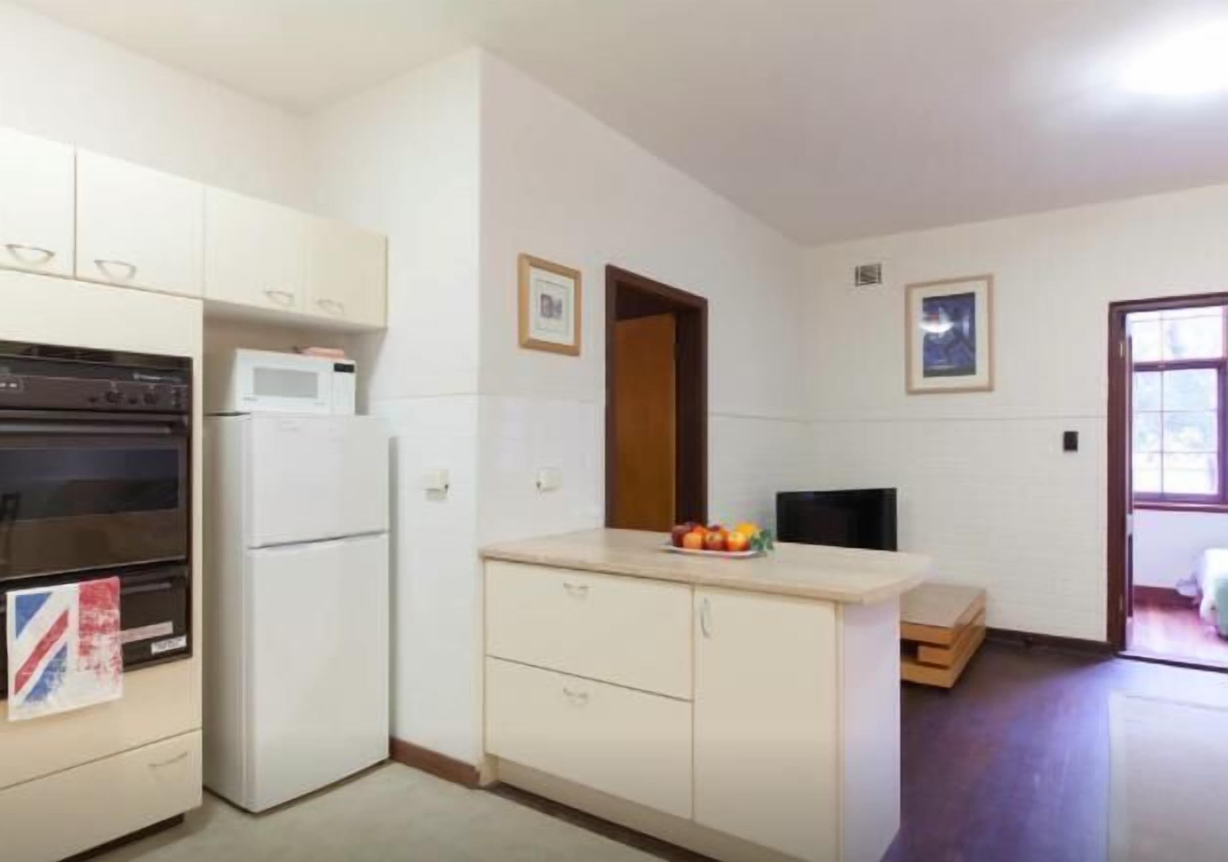 B3 Crawley/Nedlands Apartment 1 BRM + Sleepout - 2min walk to UWA — image 21