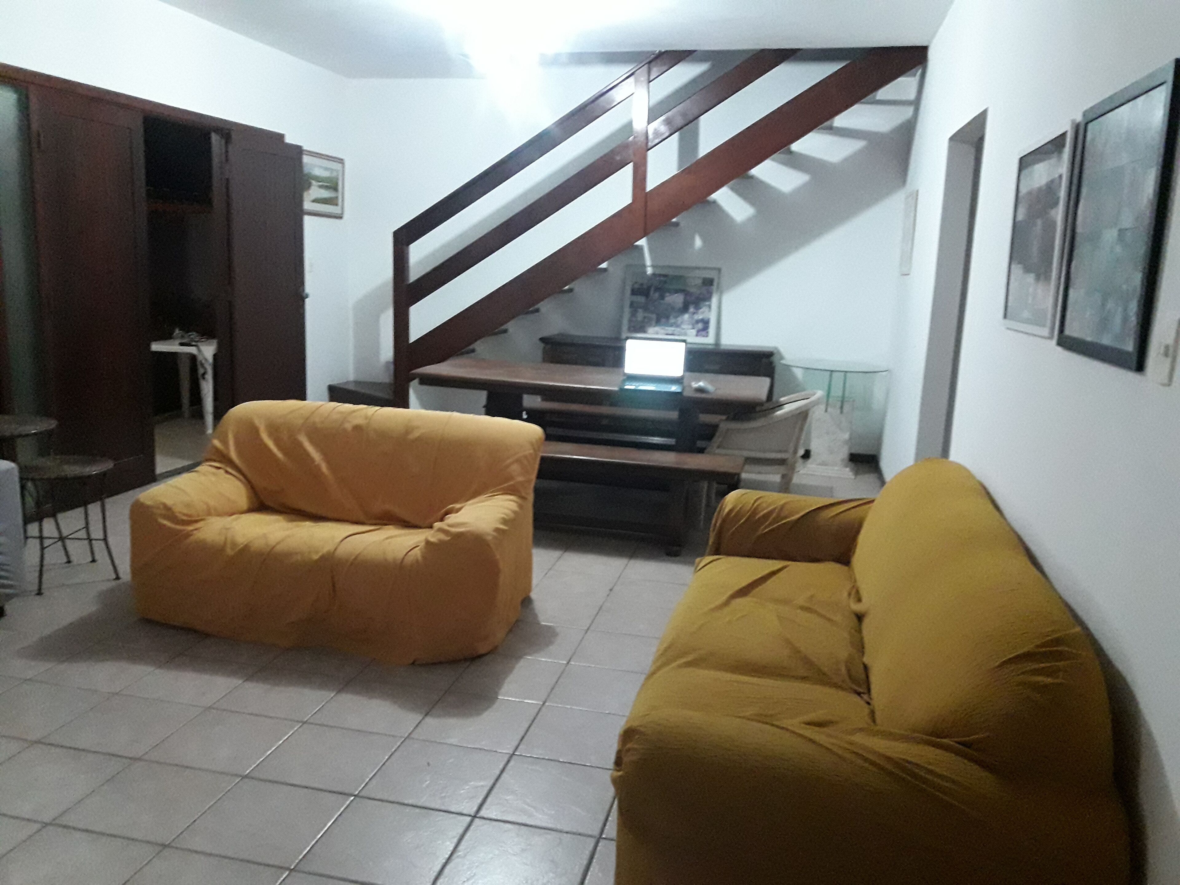 House: 5 Bedrooms, 3 wuth bathrooms, by the sea