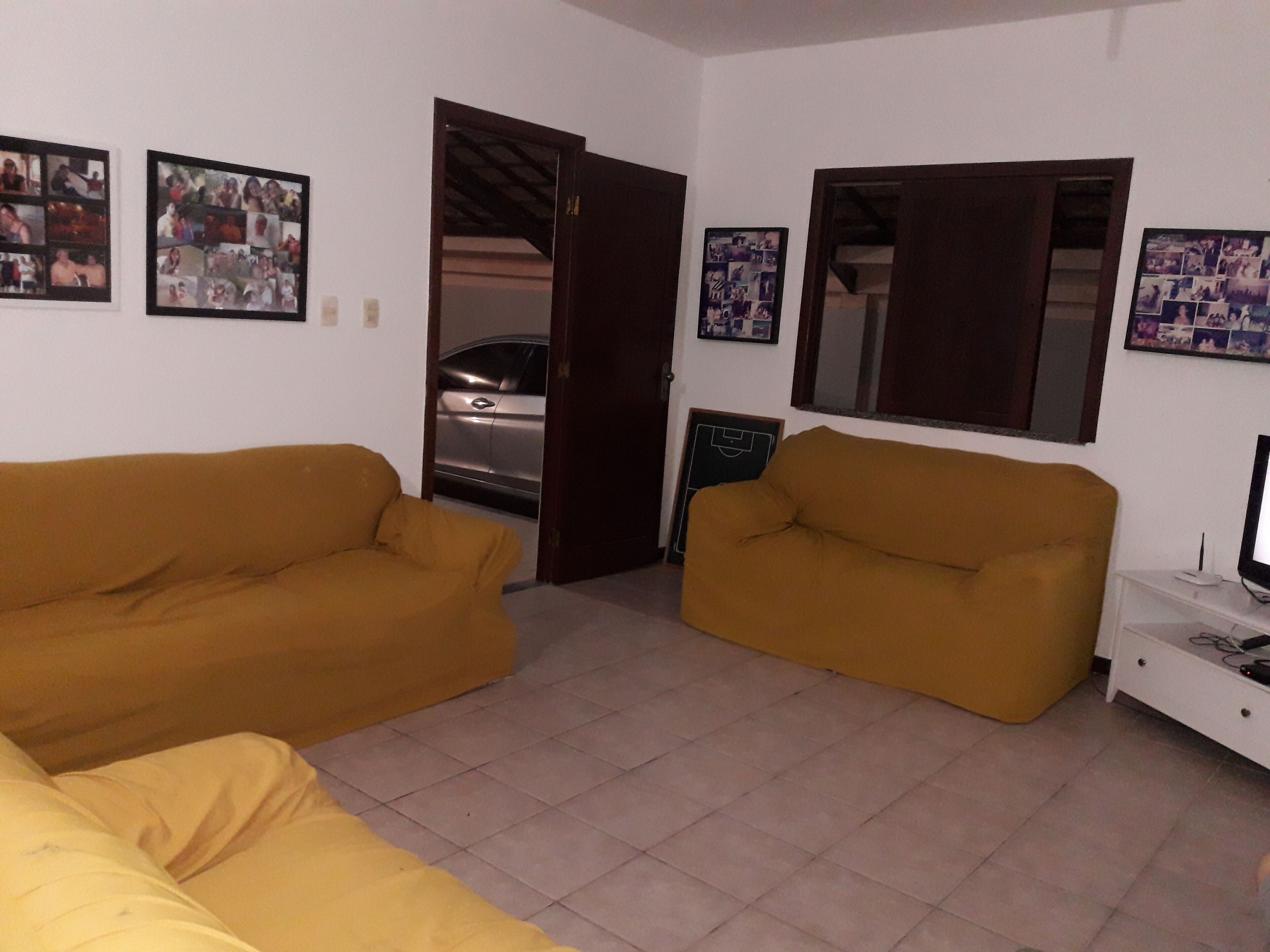 House: 5 Bedrooms, 3 wuth bathrooms, by the sea