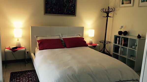 1 habitación, tabla de planchar con plancha, wifi gratis y ropa de cama 