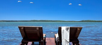 3 Bedroom Luxury Lakehouse - Stunning 3 bedroom Lakefront house with double spas