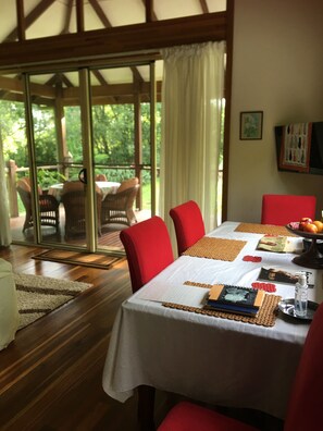 Dining - Charlotte's Country Cottage (Bellingen)