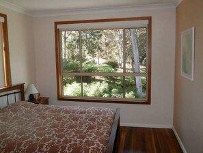 1 bedroom, iron/ironing board, bed sheets, wheelchair access - Charlotte's Country Cottage (Bellingen)
