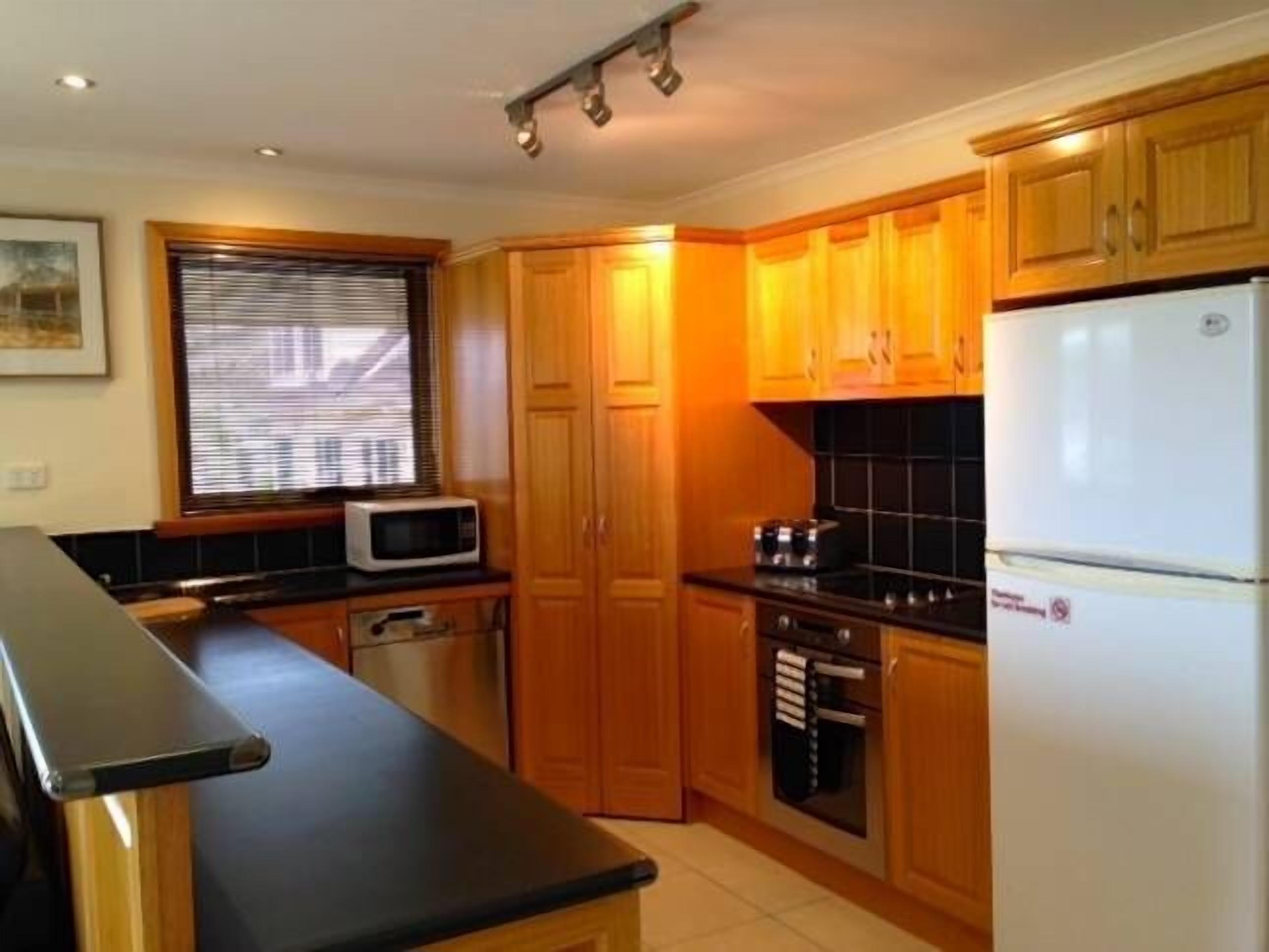 The Villa on Pine Tree Avenue — image 11