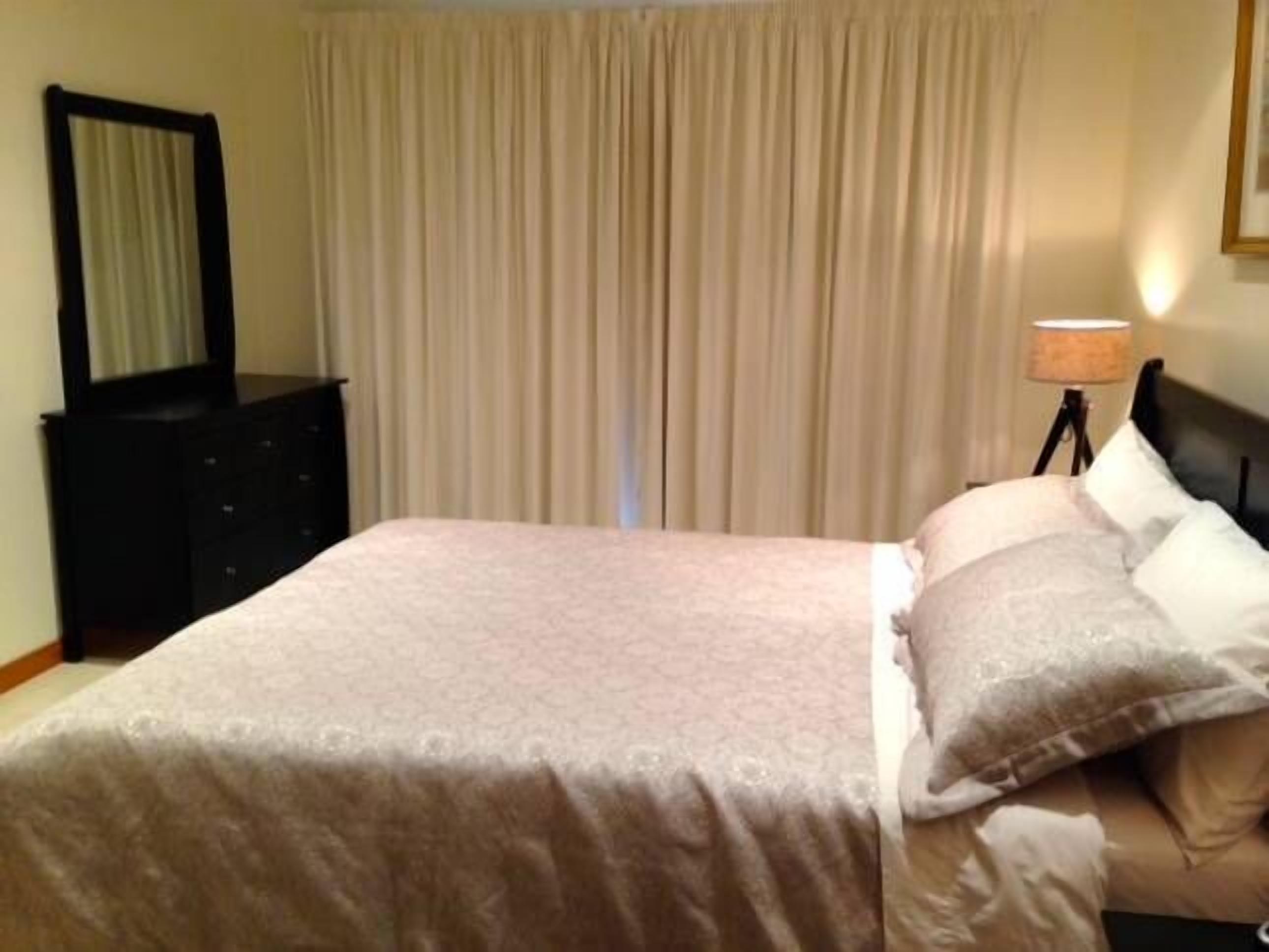 The Villa on Pine Tree Avenue — image 6