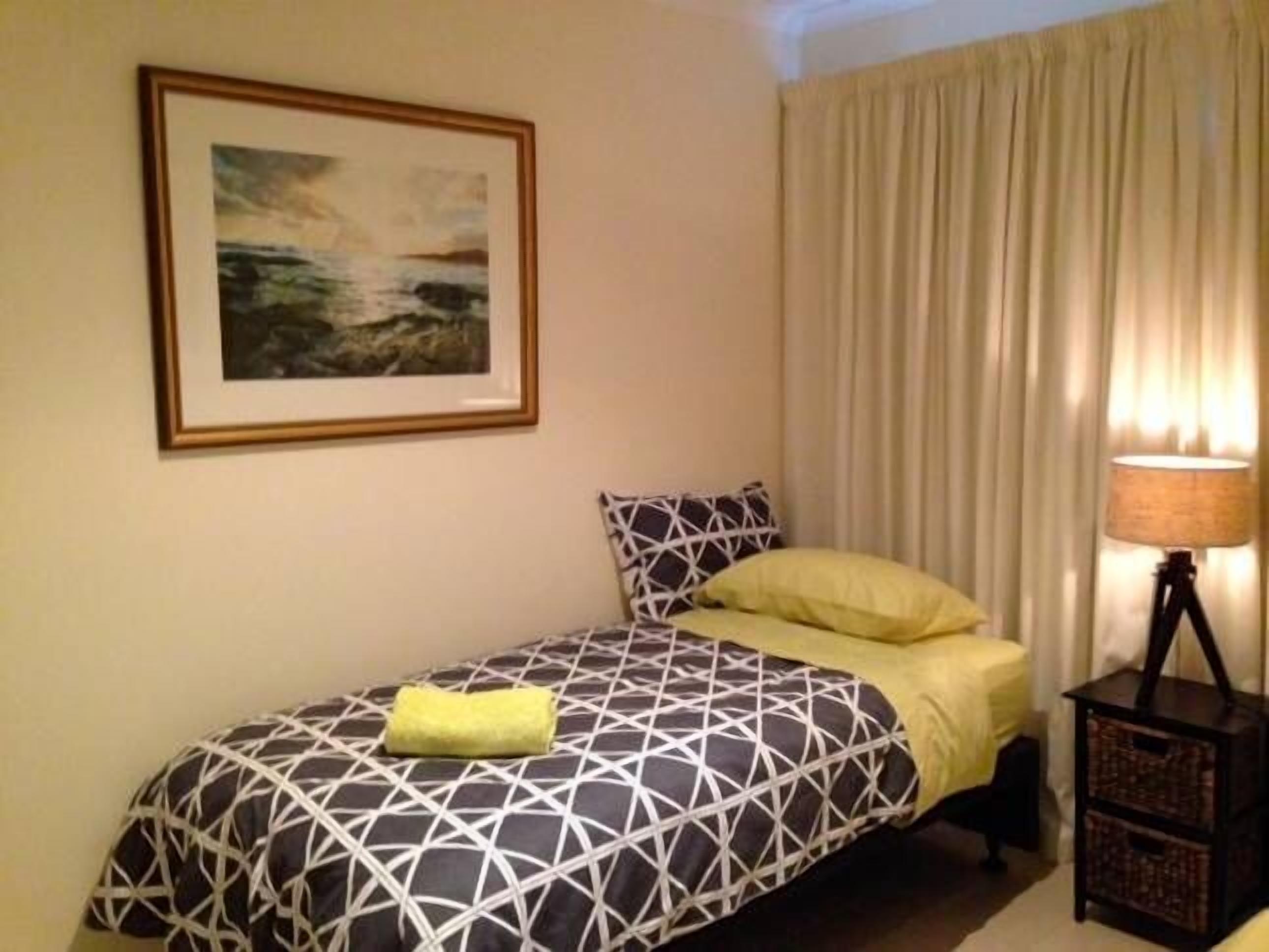 The Villa on Pine Tree Avenue — image 9