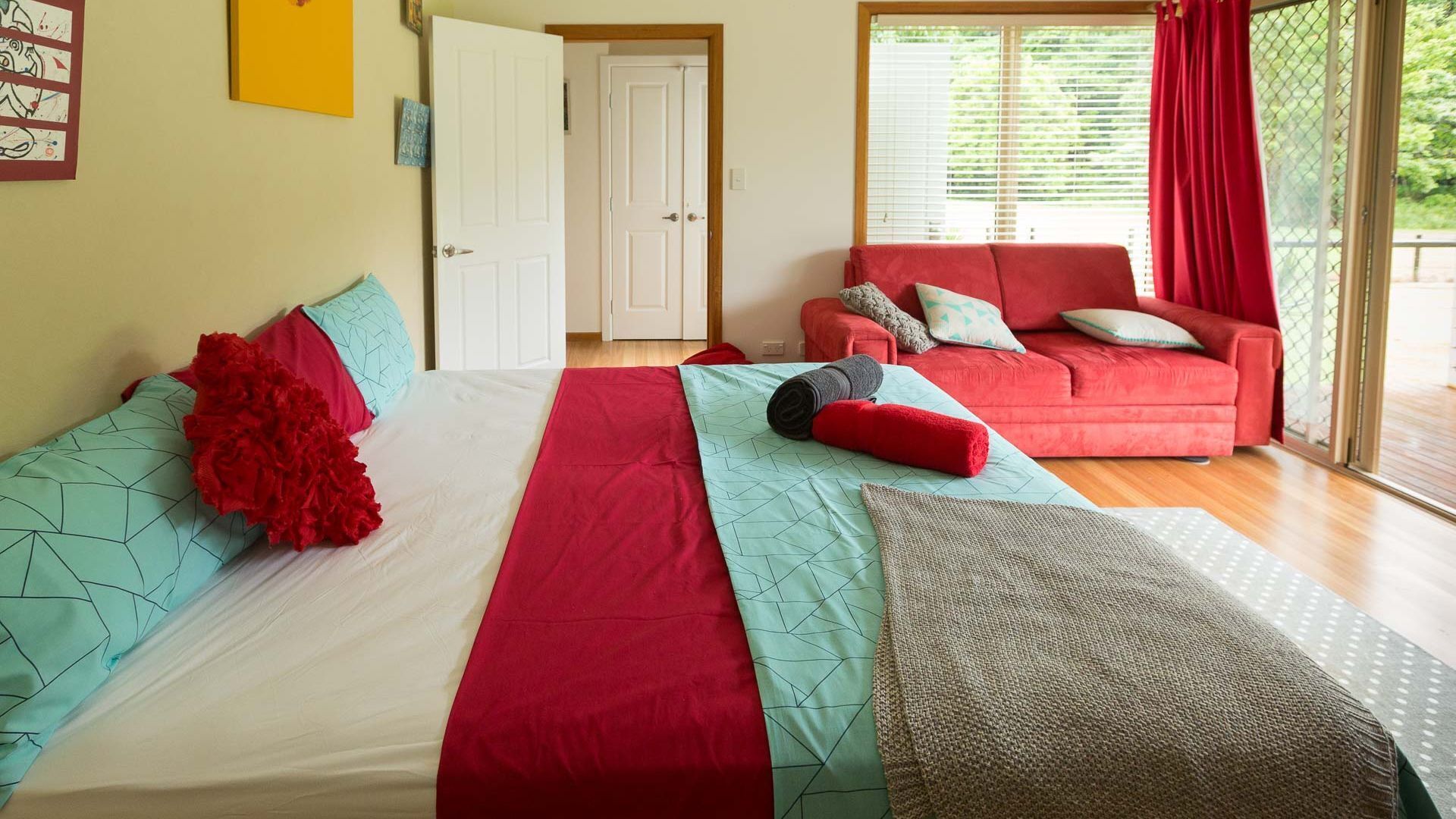 Cairns PET FRIENDL THE HOMESTEAD: Redlynch Pet fees apply Kitchenette YES — image 17