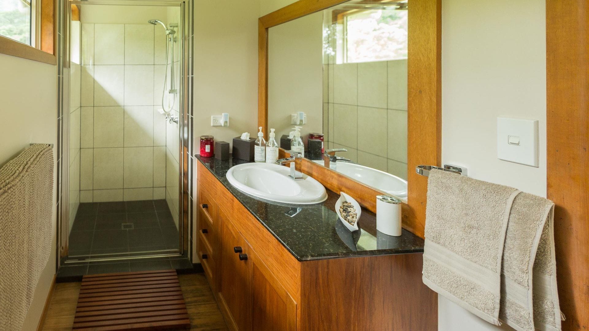 Cairns PET FRIENDL THE HOMESTEAD: Redlynch Pet fees apply Kitchenette YES — image 15