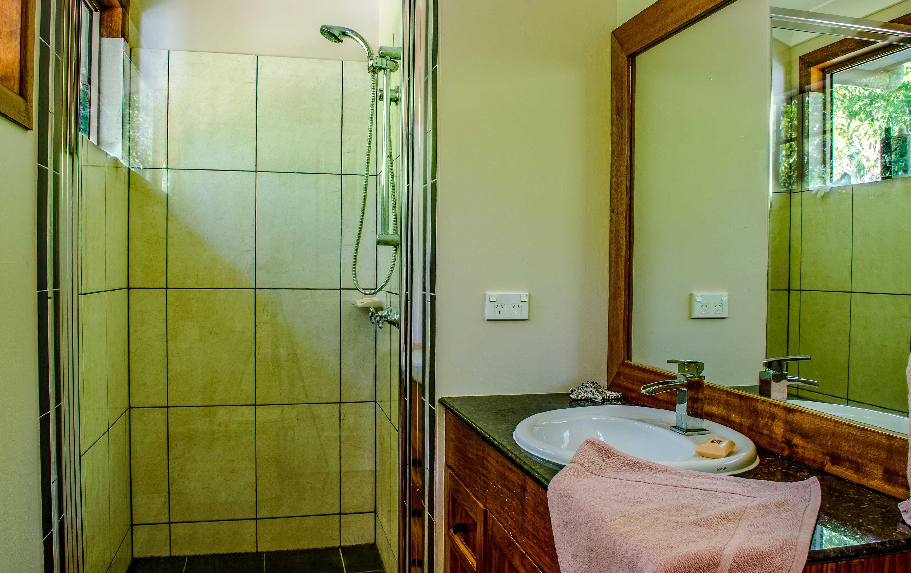 Cairns PET FRIENDL THE HOMESTEAD: Redlynch Pet fees apply Kitchenette YES — image 23