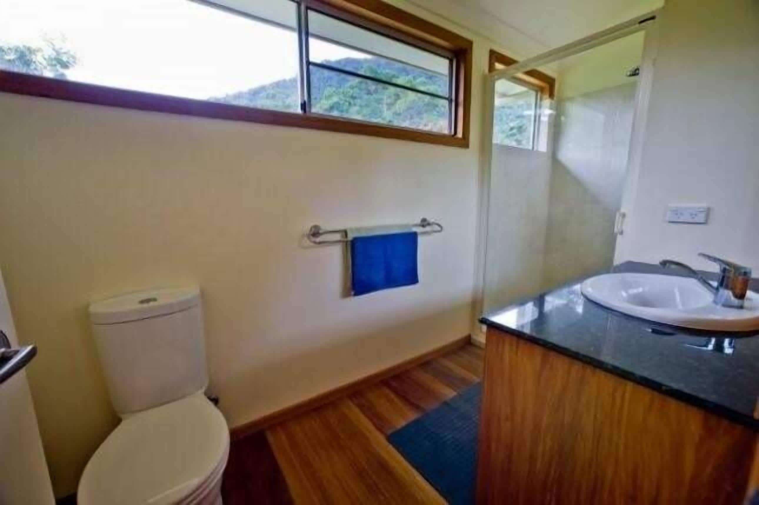 Cairns PET FRIENDL THE HOMESTEAD: Redlynch Pet fees apply Kitchenette YES — image 14
