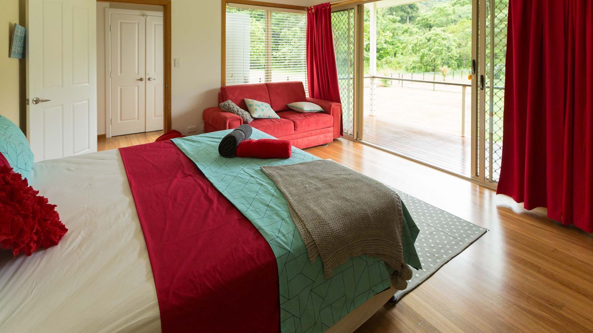 Cairns PET FRIENDL THE HOMESTEAD: Redlynch Pet fees apply Kitchenette YES