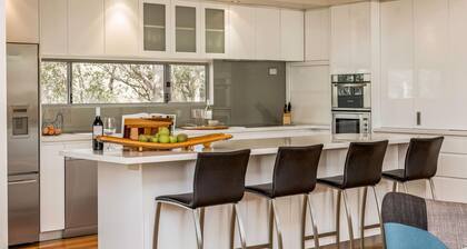 â
Disposition moderne et spacieuse, idĂ©ale pour les familles ou les groupes plus nombreux â