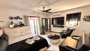 Room - Beachfront, free wi-fi, A/C, free parking (Baška)