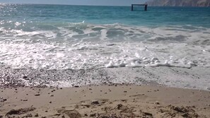 On the beach - Beachfront, free wi-fi, A/C, free parking (Baska)