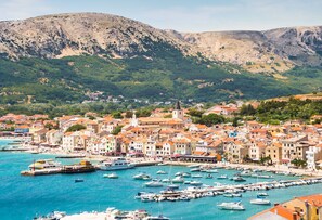 Marina - Beachfront, free wi-fi, A/C, free parking (Baska)