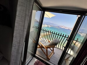 Interior - Beachfront, free wi-fi, A/C, free parking (Baska)