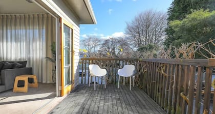 Redwoods Retreat Rotorua * Spa & Free Wifi *