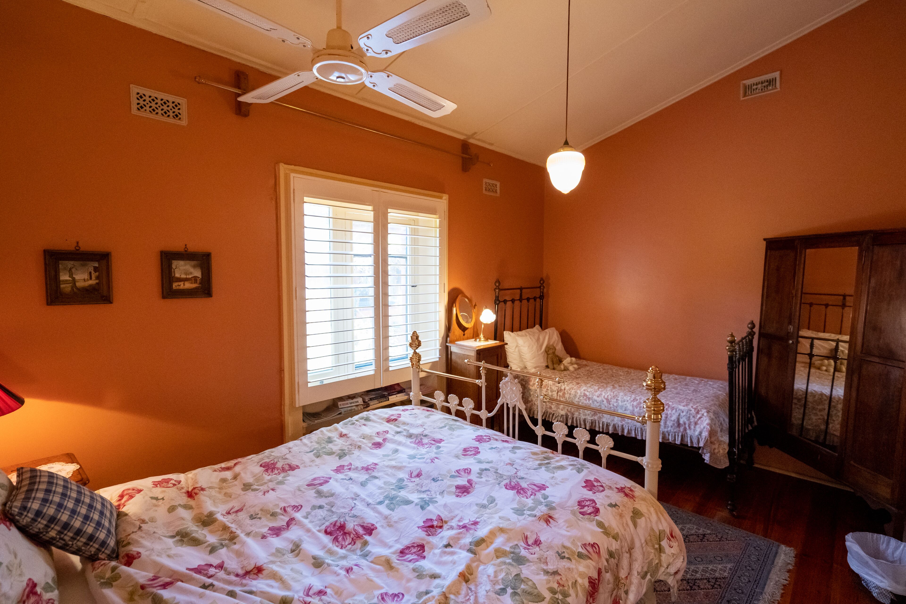 Garden and Loft Apartment - Mansion Buxton — image 7