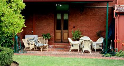 Garden and Loft Apartment - Mansion Buxton