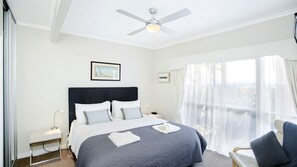 3 bedrooms, iron/ironing board, bed sheets - Stunning Townhouse on the Foreshore (Victor Harbor)