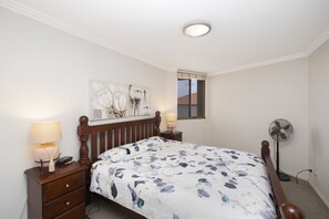 2 bedrooms, iron/ironing board, free WiFi - Riviera 306 - Views over the Hastings River (Port Macquarie)